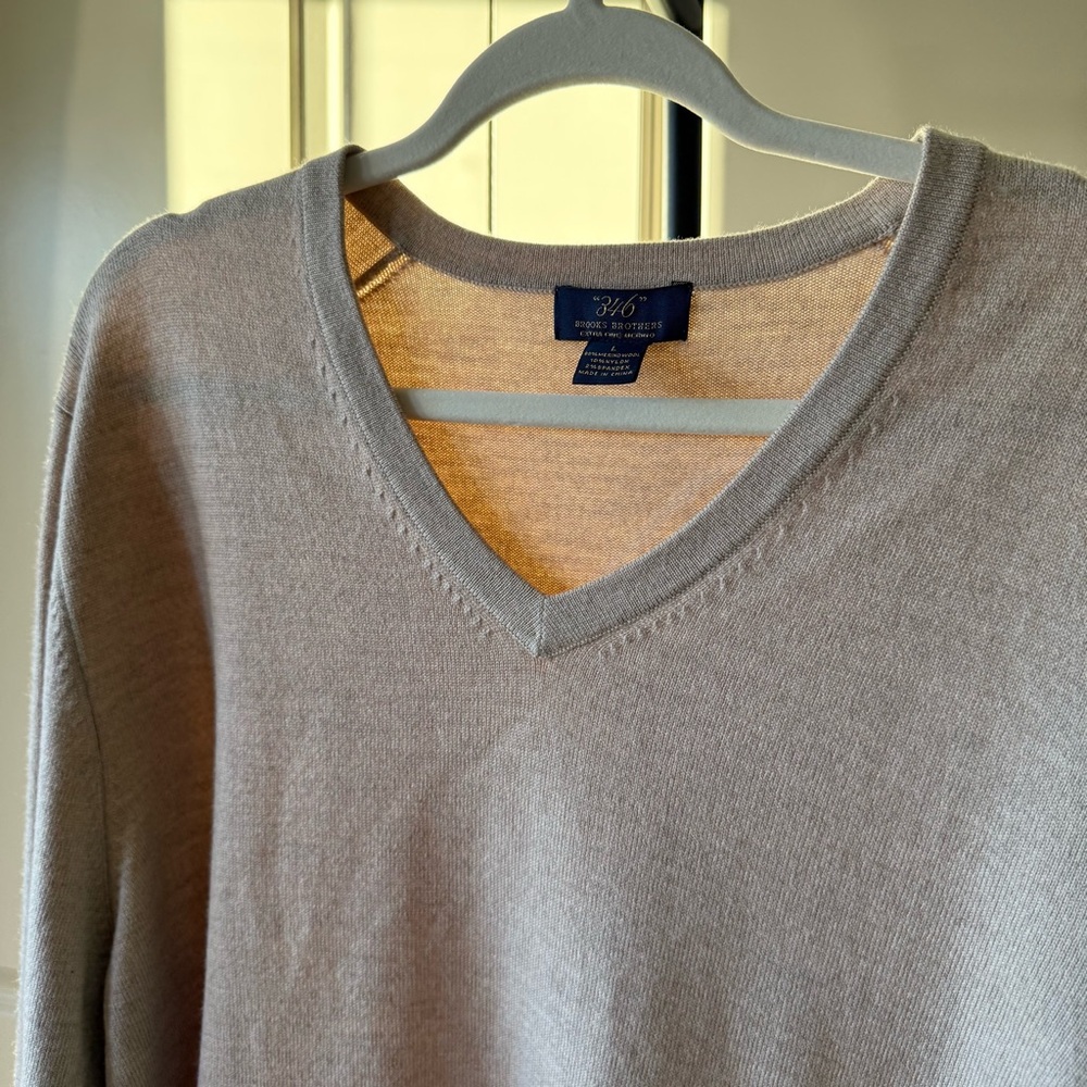 Brooks Brothers 346 Merino Wool V-Neck Sweater Taupe Neutral Lightweight Size L
